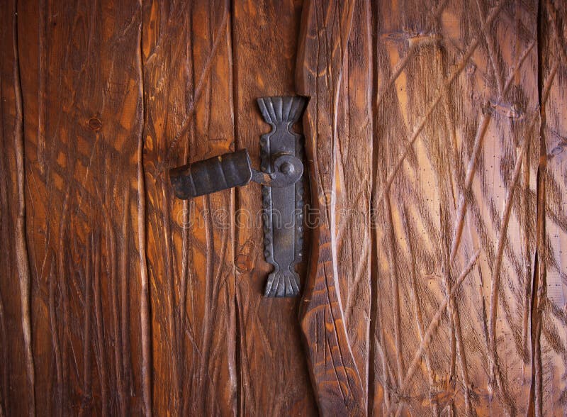 Tirador de puerta de madera viejo imagenes de archivo Tirador de puerta de madera viejo imagenes de archivo
