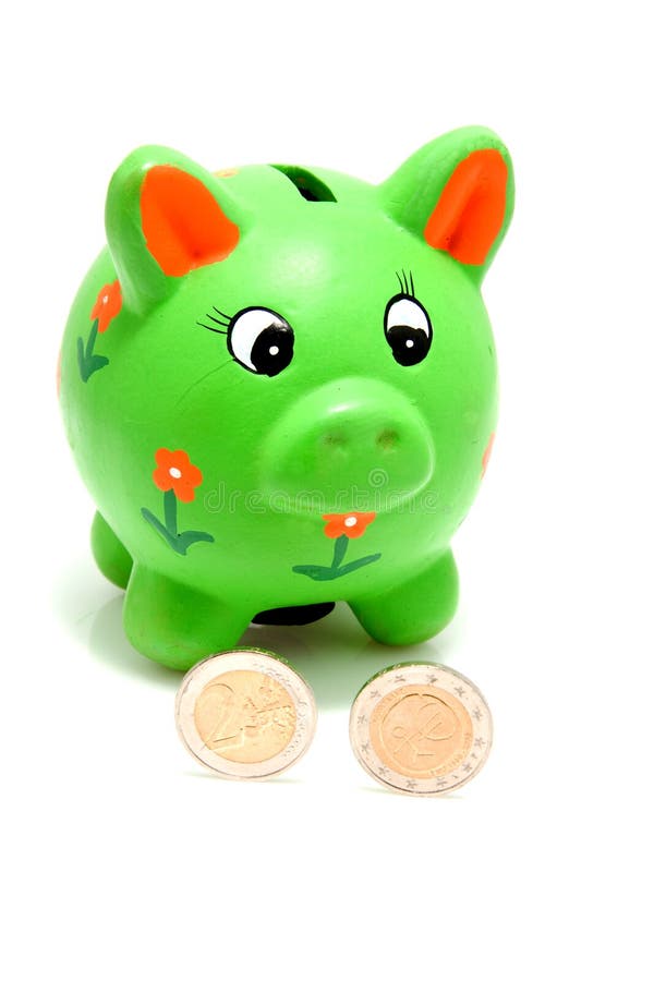 Tirelire verte avec des pièces de monnaie image libre de droits
