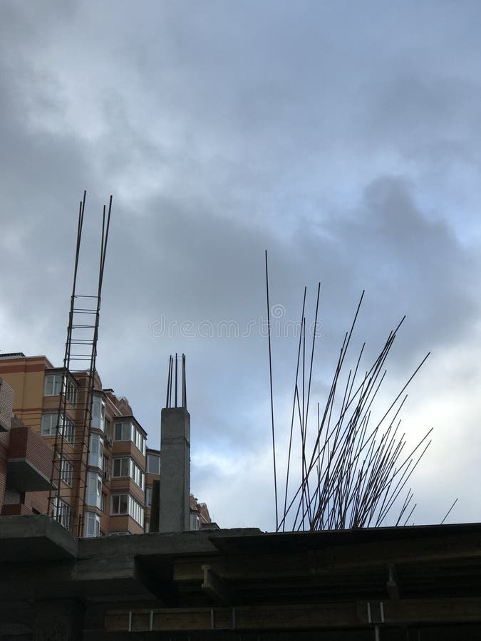 Tiro de Ros de ferro fora de uma construção inacabado em Istambul, Turquia foto de stock Tiro de Ros de ferro fora de uma construção inacabado em Istambul, Turquia foto de stock