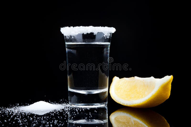 Tiro del Tequila, con el limón y la sal
