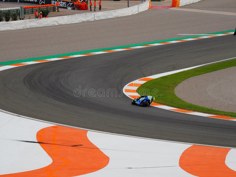 Cena De Corrida Automática Com Três Carros Esportivos Esmagando a Areia Em  Um Autosíndrome Foto Editorial - Imagem de competir, excitador: 162591346