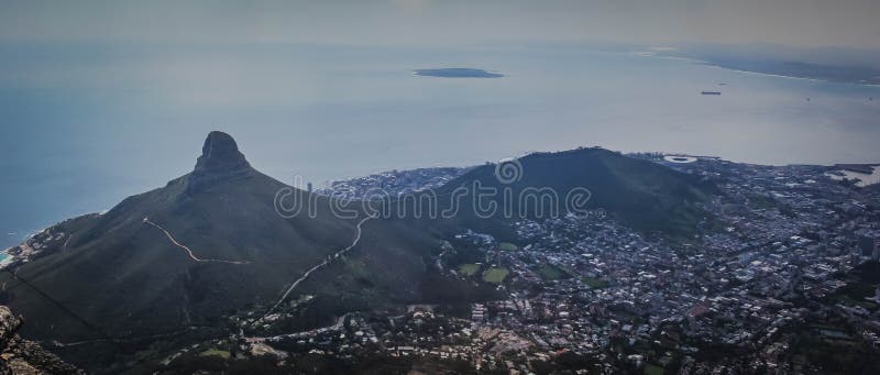 Tiro panorámico ancho hermoso de la montaña de la tabla en Cape Town, Suráfrica fotografía de archivo libre de regalías Tiro panorámico ancho hermoso de la montaña de la tabla en Cape Town, Suráfrica fotografía de archivo libre de regalías