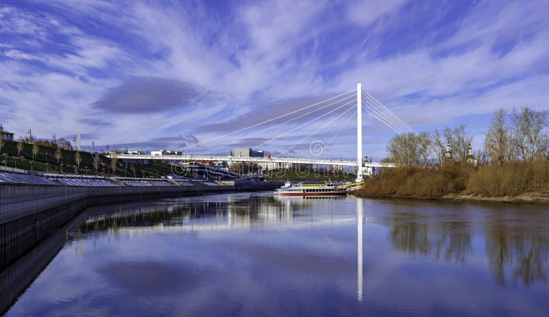 Tiro panorámico del río de Tura en Tyumen foto de archivo Tiro panorámico del río de Tura en Tyumen foto de archivo