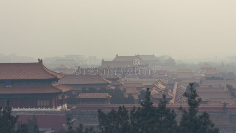 Tiro vertical da Cidade Proibida no Pequim China, em um nevoento fotografia de stock royalty free Tiro vertical da Cidade Proibida no Pequim China, em um nevoento fotografia de stock royalty free