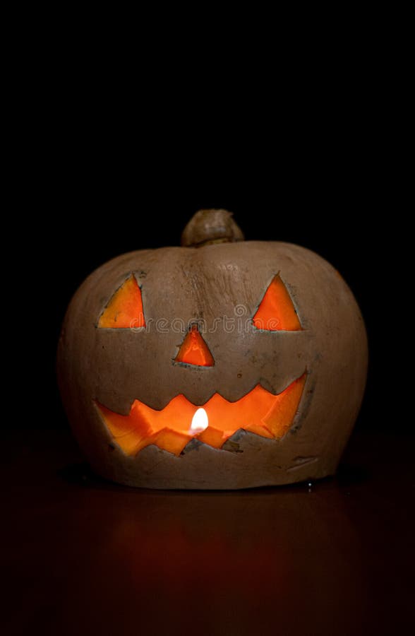 Cara Abóbora Assustadora Halloween Com Vela Acesa Uma Mesa Noite