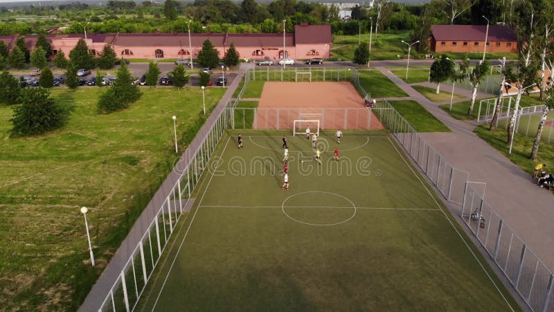 Tiroteio a Partir Do Auge De Um Jogo De Futebol Num Terreno