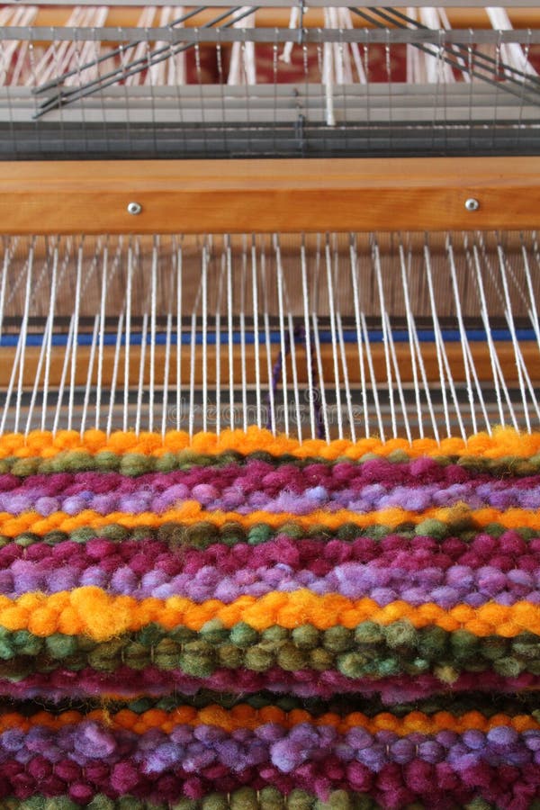 Tissage de métier à tisser de laine photo libre de droits Tissage de métier à tisser de laine photo libre de droits