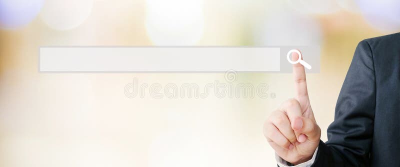 Tocco manuale dell'uomo d'affari con la barra di ricerca in bianco sulla sfocatura dei concetti di business e tecnologia. Banner web per l'ottimizzazione del motore di ricerca con tocco manuale della barra di ricerca vuota su sfondo sfuocato business and technology concept
