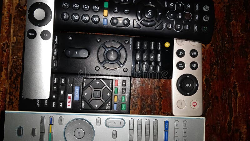 Toda clase de mandos a distancia retros imagenes de archivo Toda clase de mandos a distancia retros imagenes de archivo