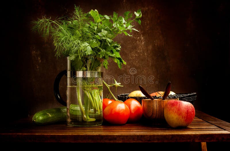 Todavía del vintage vida clásica con las verduras y las frutas foto de archivo libre de regalías Todavía del vintage vida clásica con las verduras y las frutas foto de archivo libre de regalías