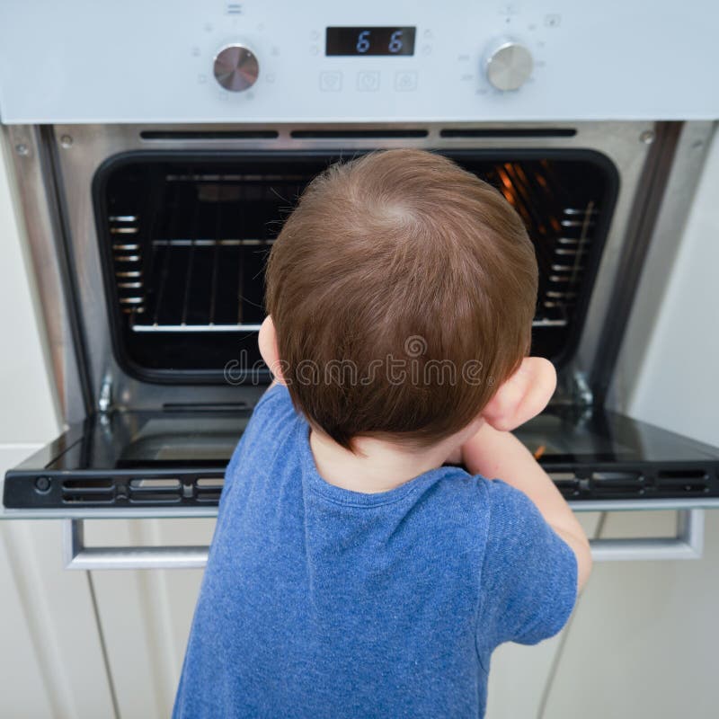 https://thumbs.dreamstime.com/b/toddler-baby-climbs-hot-electric-oven-child-boy-opens-oven-door-home-kitchen-kid-age-one-year-toddler-baby-climbs-276814355.jpg