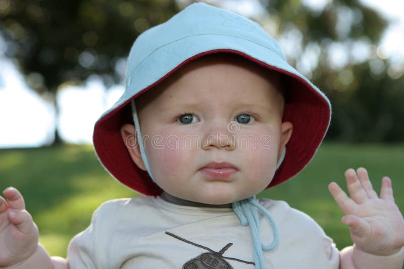 Toddler in floppy sun hat