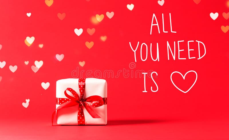 Todo lo que usted necesita es mensaje del amor con la actual caja con las luces del corazón fotografía de archivo Todo lo que usted necesita es mensaje del amor con la actual caja con las luces del corazón fotografía de archivo