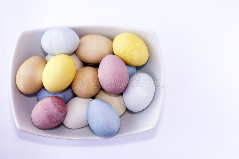 Todos los huevos de Pascua teñidos naturales fotografía de archivo libre de regalías Todos los huevos de Pascua teñidos naturales fotografía de archivo libre de regalías