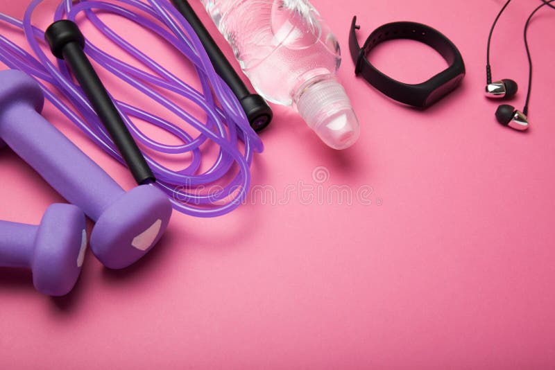 Toebehoren voor het doen van geschiktheid voor gewichtsverlies, lege ruimte voor tekst Roze, vrouw stock afbeelding Toebehoren voor het doen van geschiktheid voor gewichtsverlies, lege ruimte voor tekst Roze, vrouw stock afbeelding