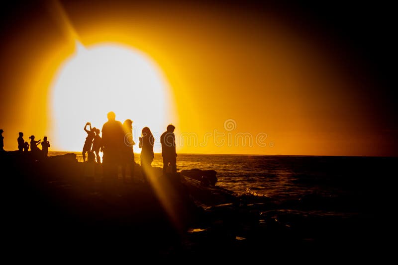 Toeristen in La Jolla bij Zonsondergang stock afbeelding Toeristen in La Jolla bij Zonsondergang stock afbeelding