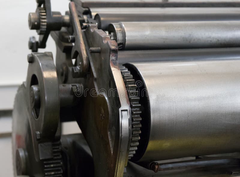 Toestellen van de oude machine in een drukhuis stock afbeeldingen Toestellen van de oude machine in een drukhuis stock afbeeldingen