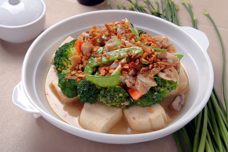 Tofu broccoli stock image. Image of supper, bowl, porcelain 1319529
