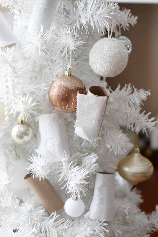 Toilet Paper Christmas Tree 2020 with Ornaments Livingroom Stock Image -  Image of textured, navy: 208831449