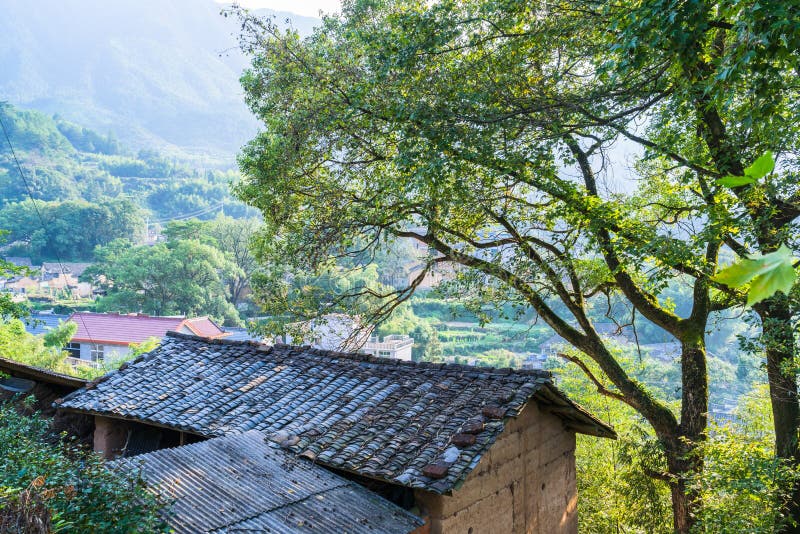 Toits de vieilles maisons chinoises de village photos libres de droits Toits de vieilles maisons chinoises de village photos libres de droits