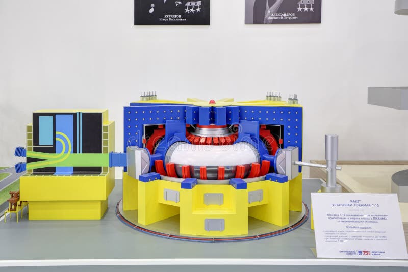 Tokamak τ-15 εγκαταστάσεων πυρηνικής σύντηξης στοκ εικόνες με δικαίωμα ελεύθερης χρήσης Tokamak τ-15 εγκαταστάσεων πυρηνικής σύντηξης στοκ εικόνες με δικαίωμα ελεύθερης χρήσης