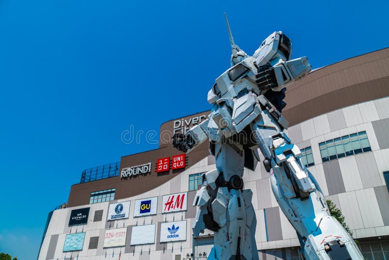 TOKYO GIAPPONE - 1° AGOSTO 2018: Bella condizione gigante della statua e di Unicorn Gundam Model alla parte anteriore di acquisto fotografie stock TOKYO GIAPPONE - 1° AGOSTO 2018: Bella condizione gigante della statua e di Unicorn Gundam Model alla parte anteriore di acquisto fotografie stock