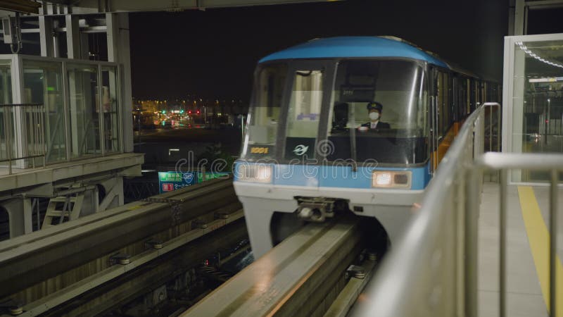 Tokyo japan 2021 erhöhte einschienenexpress öffentliche verkehrsmittel zug service in haneda international flughafen station