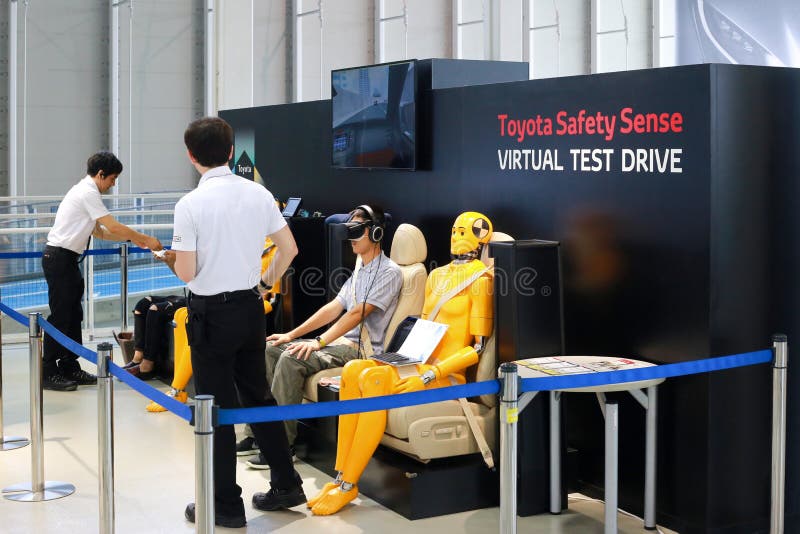 TOKYO, JAPAN - JULI 10, 2017: Toyota-virtuele de testaandrijving van de Veiligheidsbetekenis royalty-vrije stock fotografie TOKYO, JAPAN - JULI 10, 2017: Toyota-virtuele de testaandrijving van de Veiligheidsbetekenis royalty-vrije stock fotografie