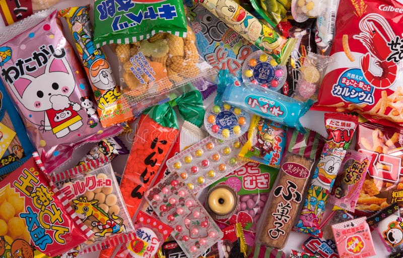 Tokyo, Japan - Maart zeventiende 2016: Verschillende Japanse snoepjes en snacks stock fotografie Tokyo, Japan - Maart zeventiende 2016: Verschillende Japanse snoepjes en snacks stock fotografie
