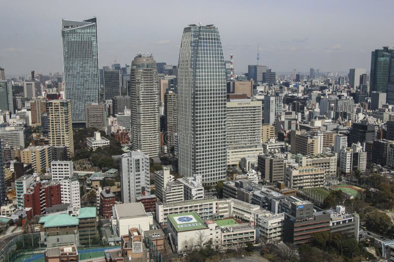 TOKYO JAPAN - MARS 25, 2019: Flyg- sikt på Tokyo från det Tokyo tornet arkivbilder TOKYO JAPAN - MARS 25, 2019: Flyg- sikt på Tokyo från det Tokyo tornet arkivbilder