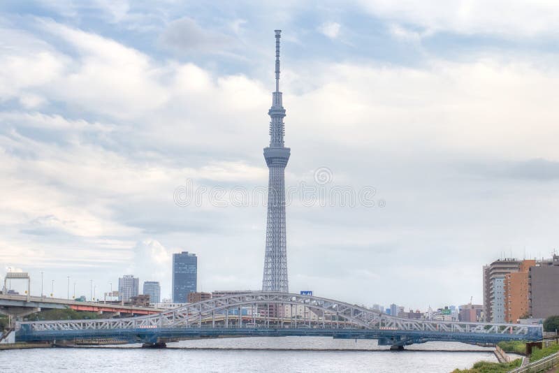 TOKYO, JAPAN - MEI 25, 2013: Tokyo Skytree is een nieuwe televisi royalty-vrije stock afbeeldingen TOKYO, JAPAN - MEI 25, 2013: Tokyo Skytree is een nieuwe televisi royalty-vrije stock afbeeldingen