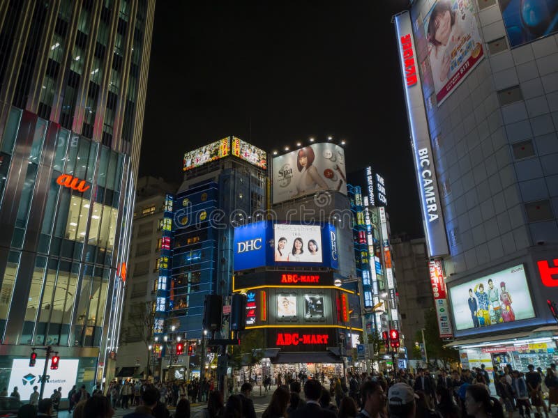 TOKYO, JAPAN - 5 NOVEMBER 2018.Shinjuku Kabukicho entertainment district at night.Neon Signs Illuminate.View of cityscape at night stock photos TOKYO, JAPAN - 5 NOVEMBER 2018.Shinjuku Kabukicho entertainment district at night.Neon Signs Illuminate.View of cityscape at night stock photos
