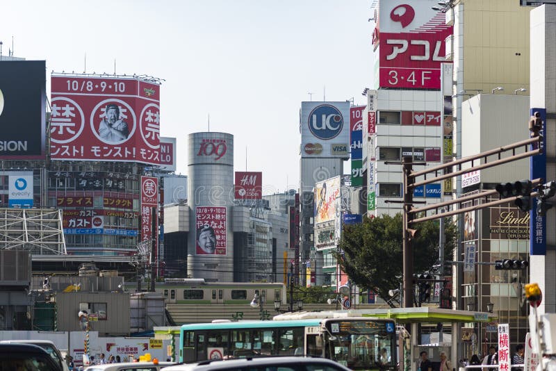 Tokyo Japan - Oktober 2, 2016: Shibuya köpcentrum, Tokyo, Japan royaltyfri foto Tokyo Japan - Oktober 2, 2016: Shibuya köpcentrum, Tokyo, Japan royaltyfri foto