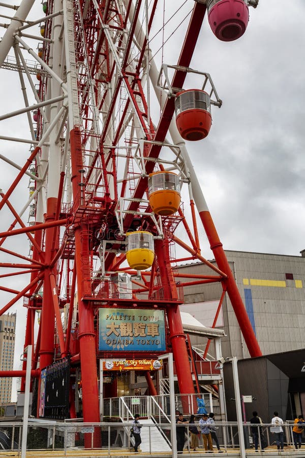 Tokyo, Japan, 04/08/2017 Riesenrad auf der Insel Odaiba lizenzfreies stockfoto Tokyo, Japan, 04/08/2017 Riesenrad auf der Insel Odaiba lizenzfreies stockfoto