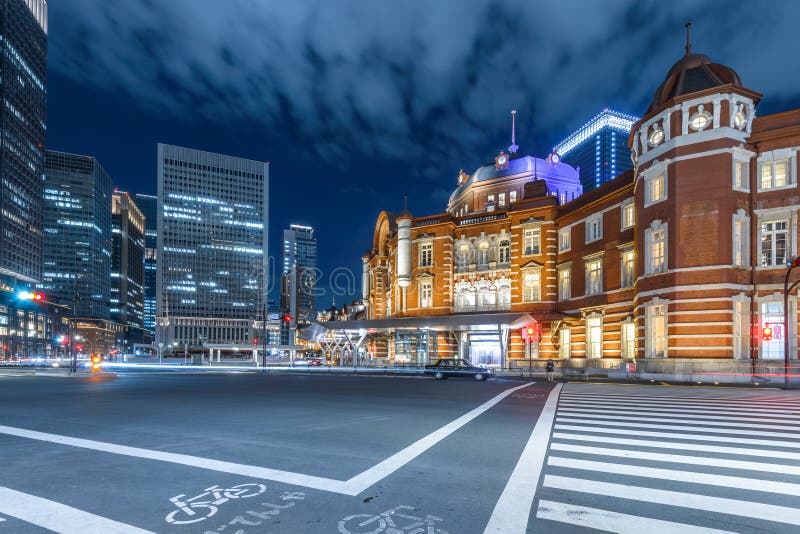 The newly renovated Tokyo Station and the surrounding buildings at night.