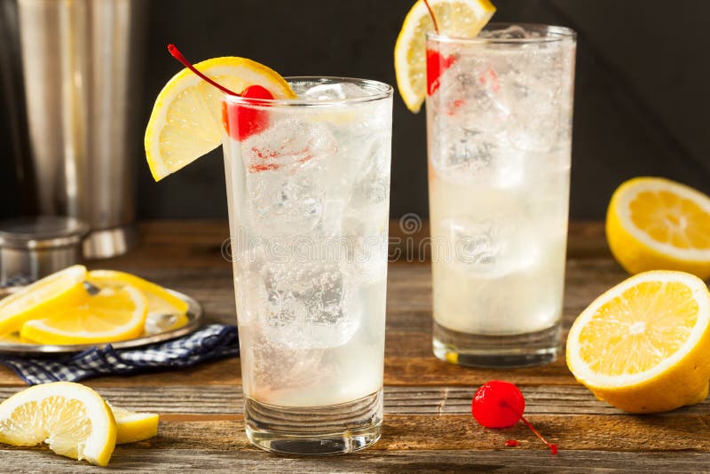 Tom Collins Cocktail clásico de restauración foto de archivo libre de regalías Tom Collins Cocktail clásico de restauración foto de archivo libre de regalías