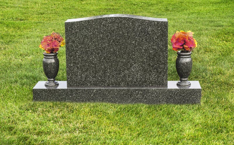 Tom gravsten för singel i kyrkogård med blommor