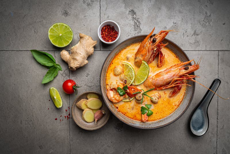 Tom Yam Kung würzige Suppe lizenzfreies stockfoto