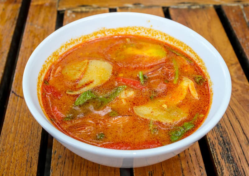 Tom Yum-Suppe, Eine Thailändische Traditionelle Garnele Suppe Stockfoto ...