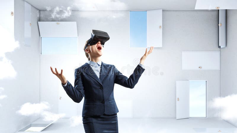 Toma de decisi?n correcta y realidad virtual T?cnicas mixtas imagenes de archivo Toma de decisi?n correcta y realidad virtual T?cnicas mixtas imagenes de archivo