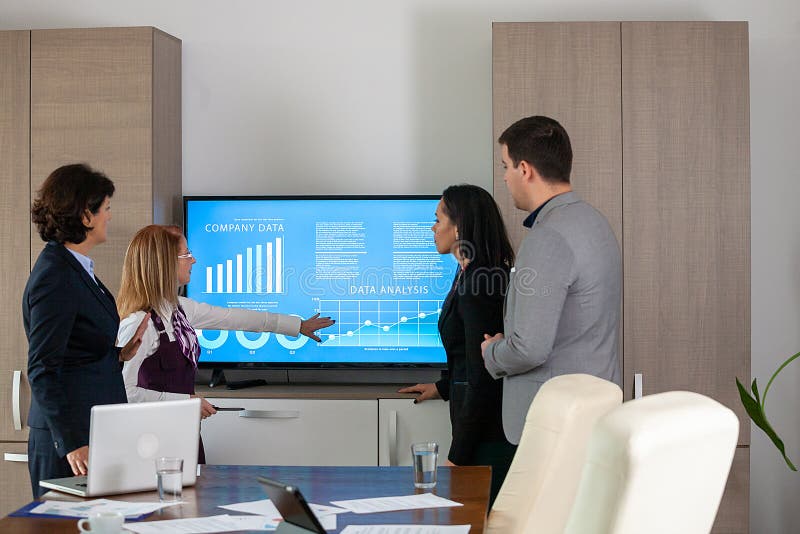 Tomando o negócio ao nível seguinte imagens de stock