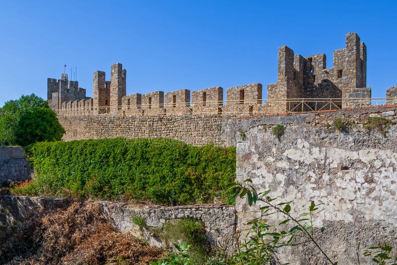 tomar slott Den riddareTemplar fästningen som omger och skyddar kloster av Kristus arkivbild tomar slott Den riddareTemplar fästningen som omger och skyddar kloster av Kristus arkivbild