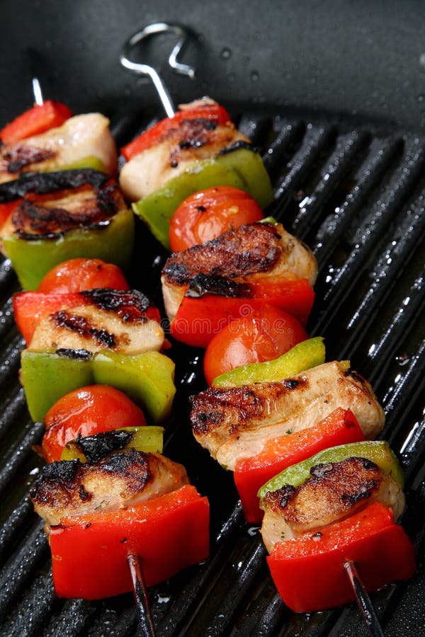 Tomat för skewe för peppar för grön meat för Cherry röd arkivfoto
