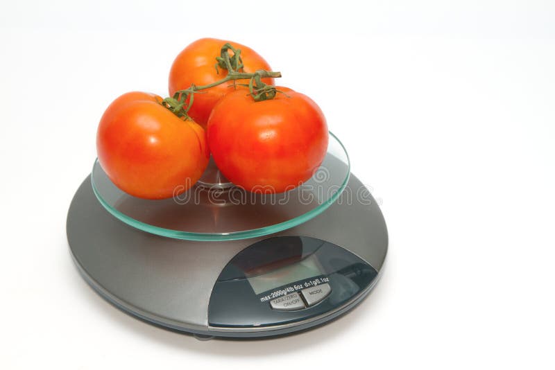 Tomate fresco en escalas del peso imágenes de archivo libres de regalías Tomate fresco en escalas del peso imágenes de archivo libres de regalías