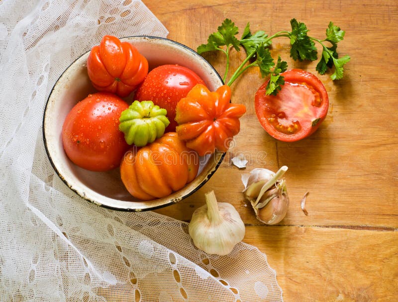 Tomaten, knoflook en peterselie royalty-vrije stock fotografie Tomaten, knoflook en peterselie royalty-vrije stock fotografie