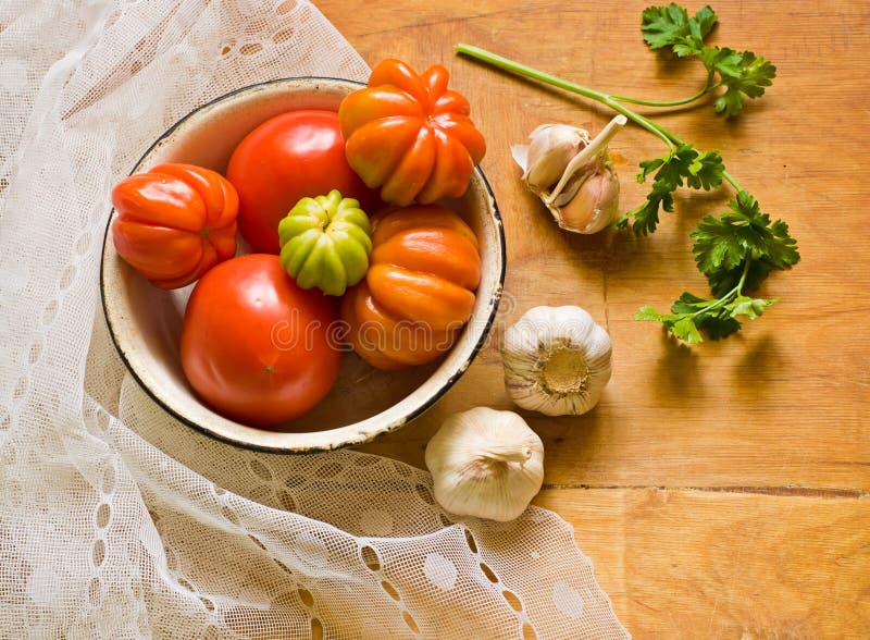 Tomaten, knoflook en peterselie stock afbeeldingen Tomaten, knoflook en peterselie stock afbeeldingen