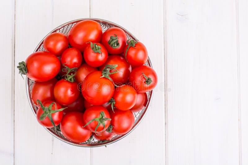 Tomaten Sind Kleines Neues Reifes Rot Stockbild Bild von mahlzeit