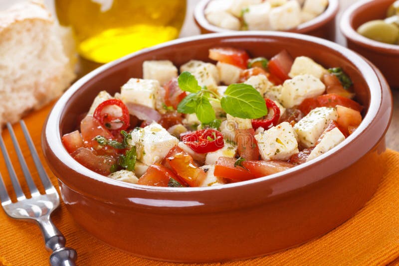 Tomatensalade Met Fetakaas Stock Foto Image of gemarineerd, peper