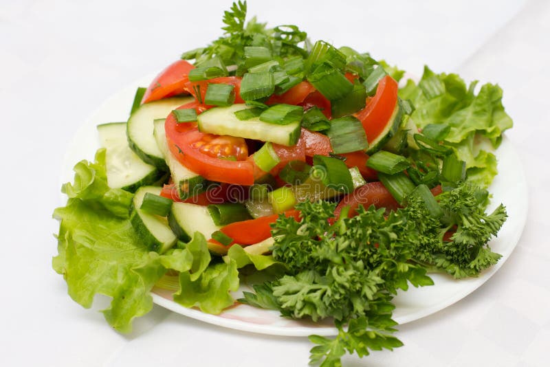 Tomatensalade Met Komkommer En Ui Stock Foto Image of vers, heerlijk