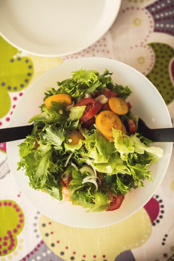 Tomatensalade Met Ui, Avocado En Sla Stock Foto Image of